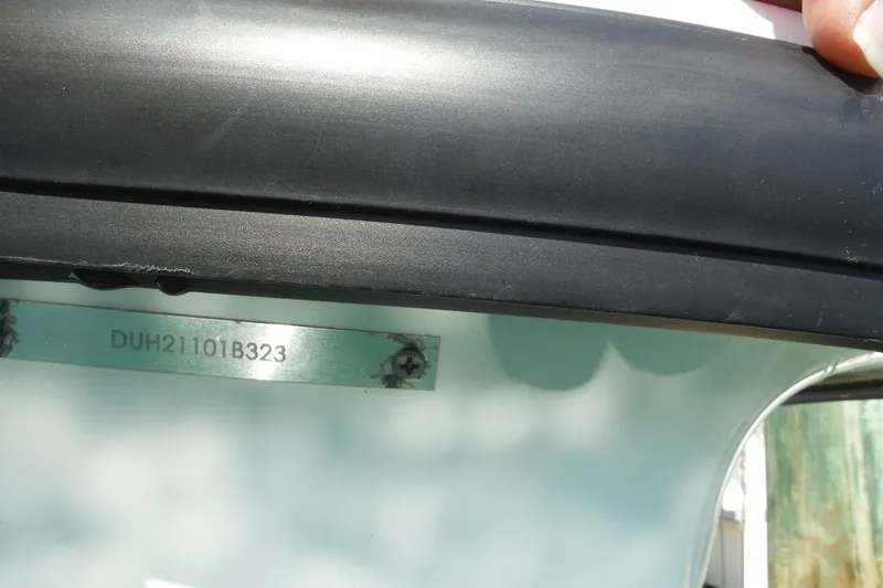 Slide: The Image of Electrical system of 2023 Lake & Bay 21 Boca Grande boat with dual batteries. - 11