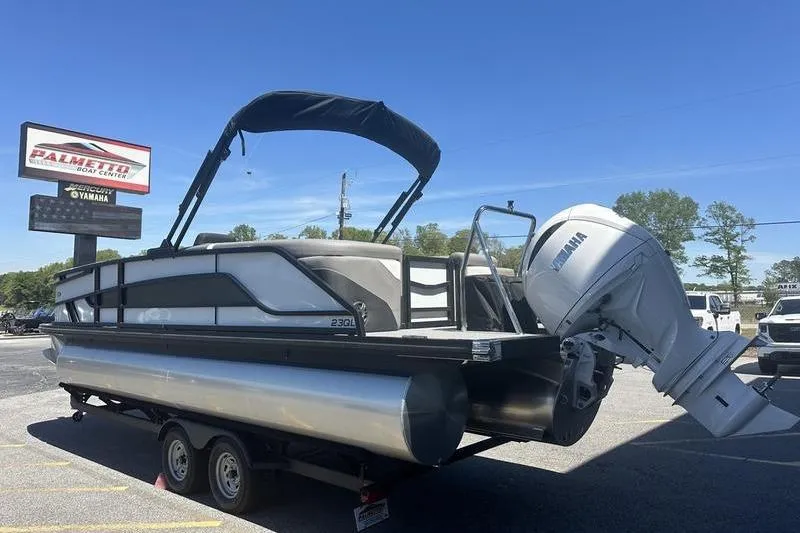 Slide: The Image of 2026 Evotti 523QL pontoon boat with Yamaha engine at Palmetto Boat Center. - 8