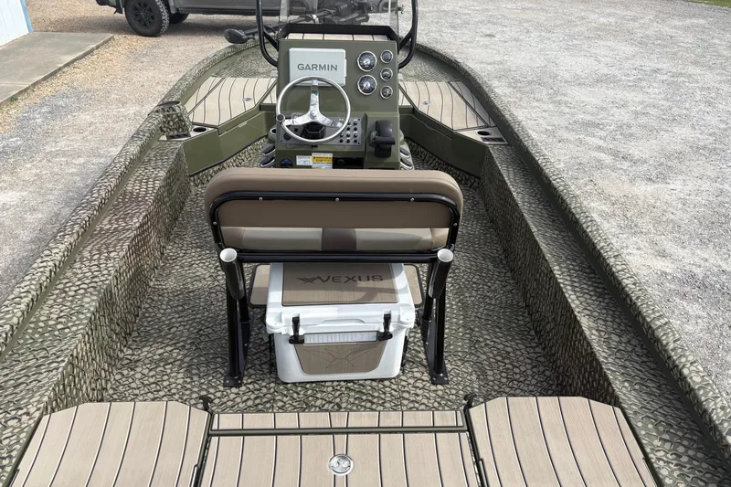 Slide: The Image of 2026 Vexus ACX 2210 boat interior with Garmin system and Vexus cooler. - 8