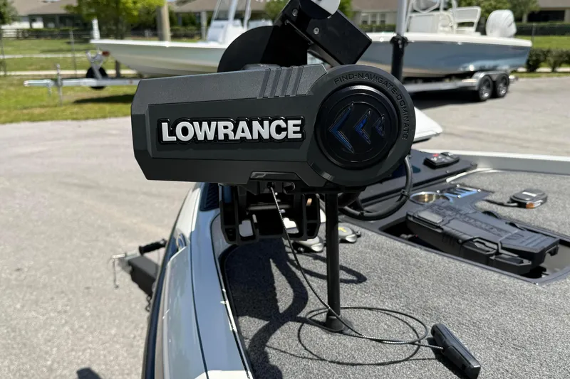 Slide: The Image of 2023 Ranger Z520C Cup-Equipped boat with Lowrance navigation system. - 12