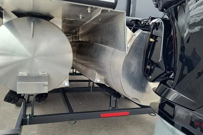 Slide: The Image of 2026 Viaggio x22u pontoon boat underside, showcasing aluminum construction and structural details. - 17