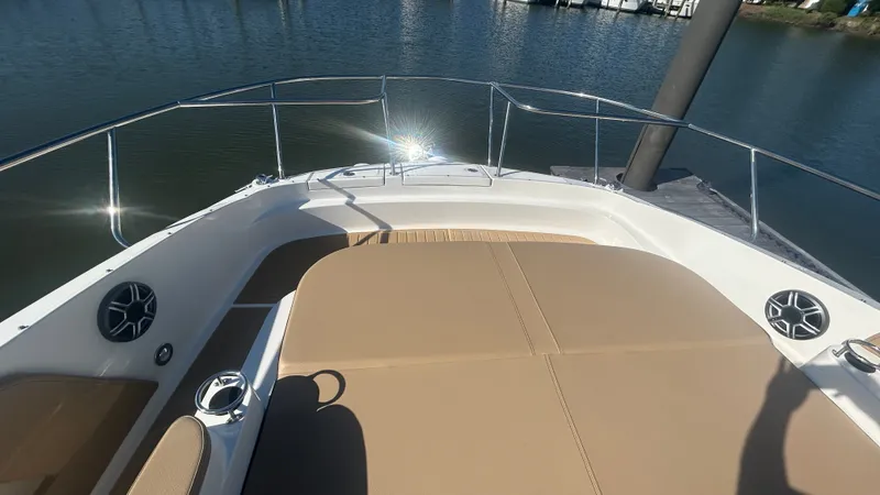 Slide: The Image of Sea Ray Sundancer 320 Outboard 2026 - 50
