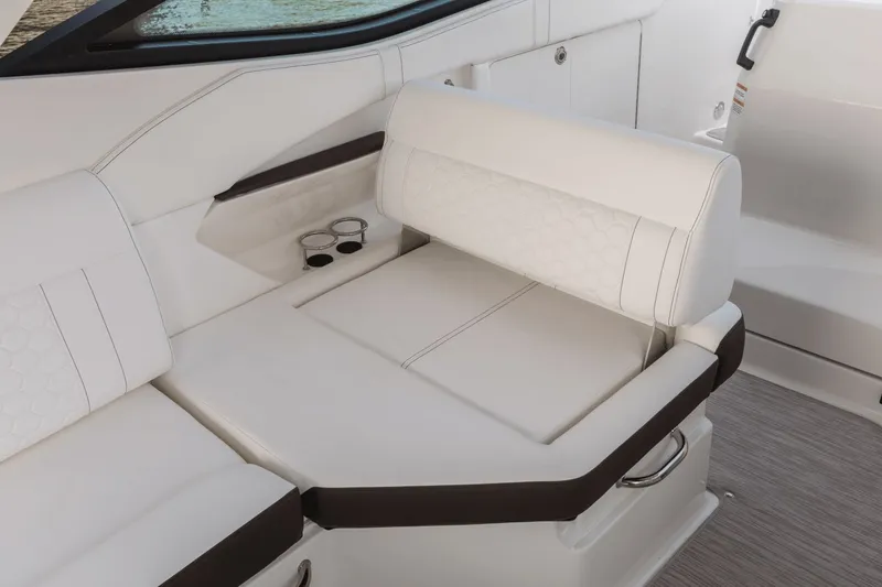 Slide: The Image of Sea Ray Sundancer 320 Outboard 2026 - 9