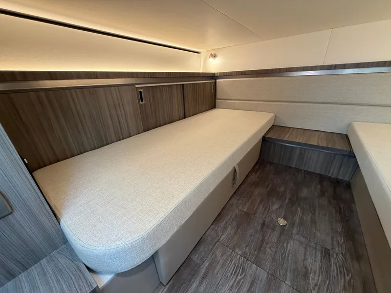Slide: The Image of Sea Ray Sundancer 320 Outboard 2026 - 69
