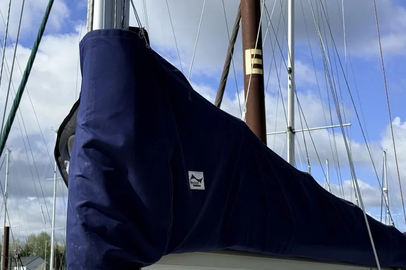 Slide: The Image of Close-up of a 2016 Catalina 275 Sport sailboat with blue cover. - 12