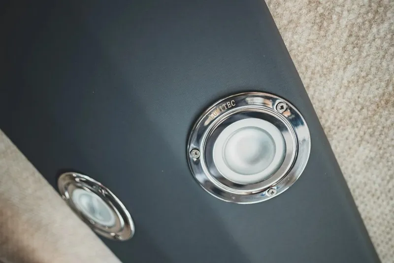 Slide: The Image of Kingfisher 2725 XRS 2026 - 12