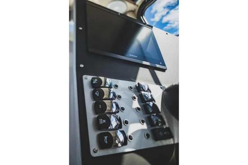 Slide: The Image of Kingfisher 2725 XRS 2026 - 6