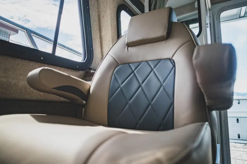 Slide: The Image of Kingfisher 2725 XRS 2026 - 7