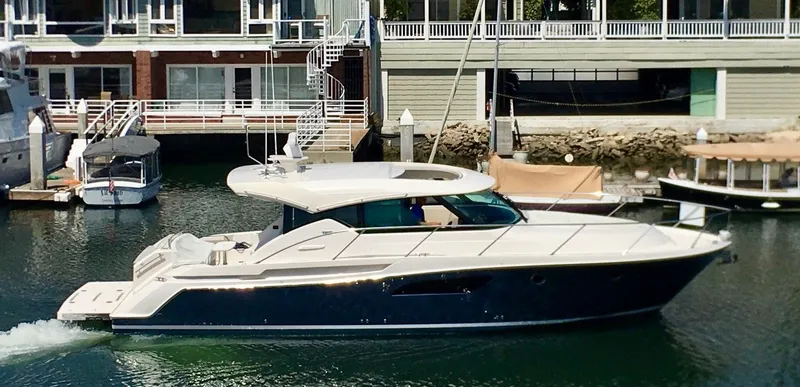 The Image of Tiara 50 Sports Coupe 2015 - 0