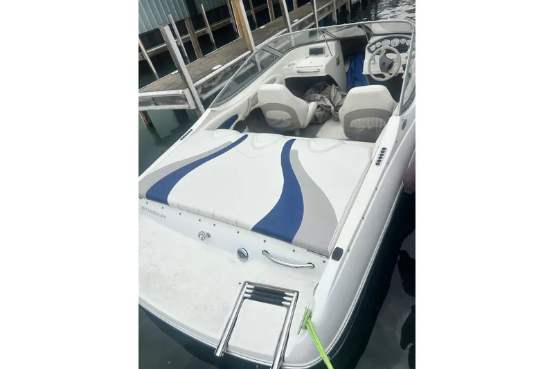 Slide: The Image of 2005 Stingray 185 LS/LX boat at dock, interior view. - 10