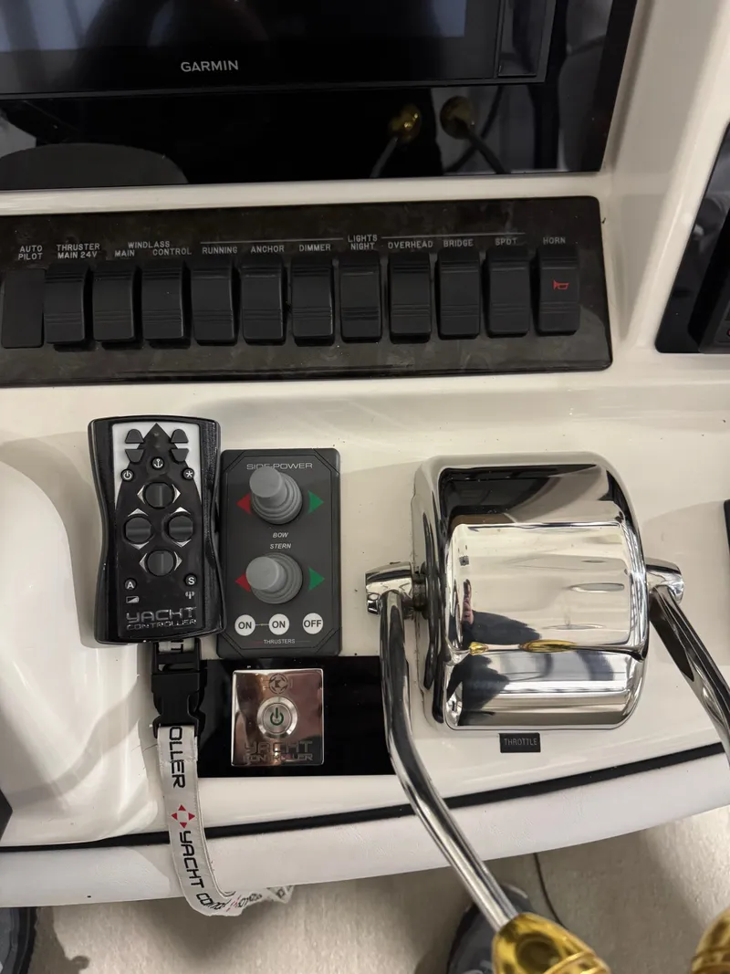 Slide: The Image of Sea Ray 500 Sedan Bridge 2005 - 13