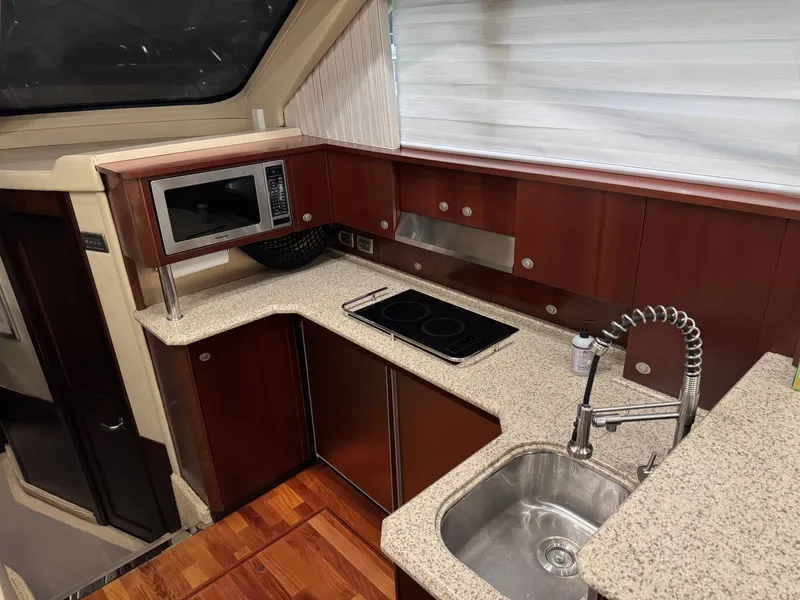 Slide: The Image of Sea Ray 500 Sedan Bridge 2005 - 16