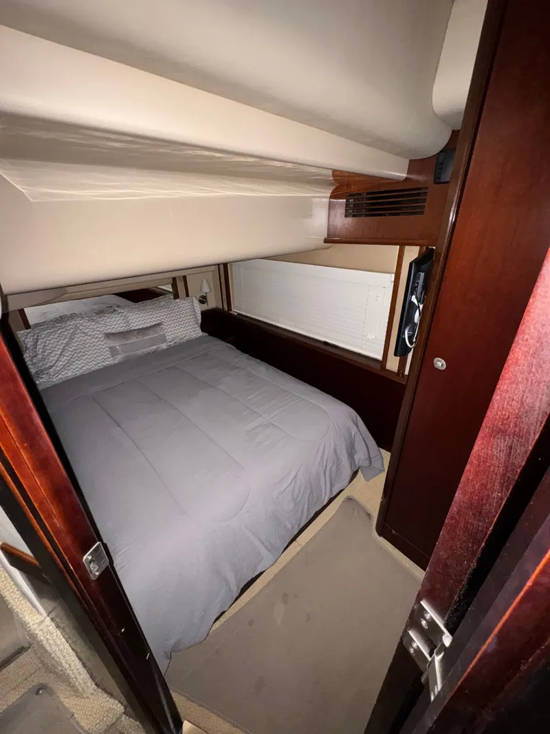 Slide: The Image of Sea Ray 500 Sedan Bridge 2005 - 23