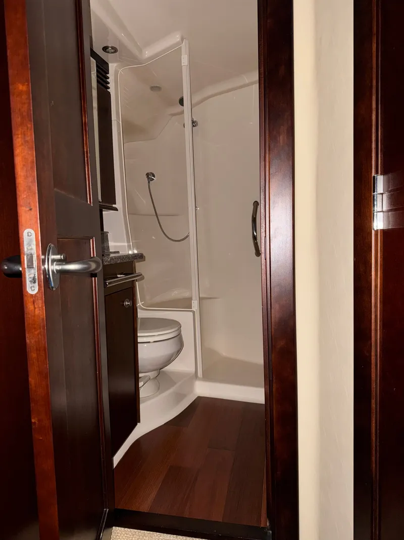 Slide: The Image of Sea Ray 500 Sedan Bridge 2005 - 25