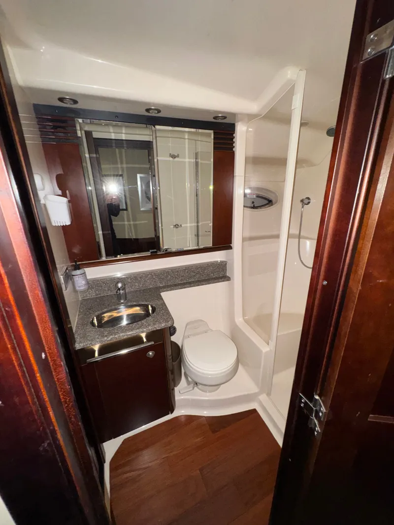 Slide: The Image of Sea Ray 500 Sedan Bridge 2005 - 26