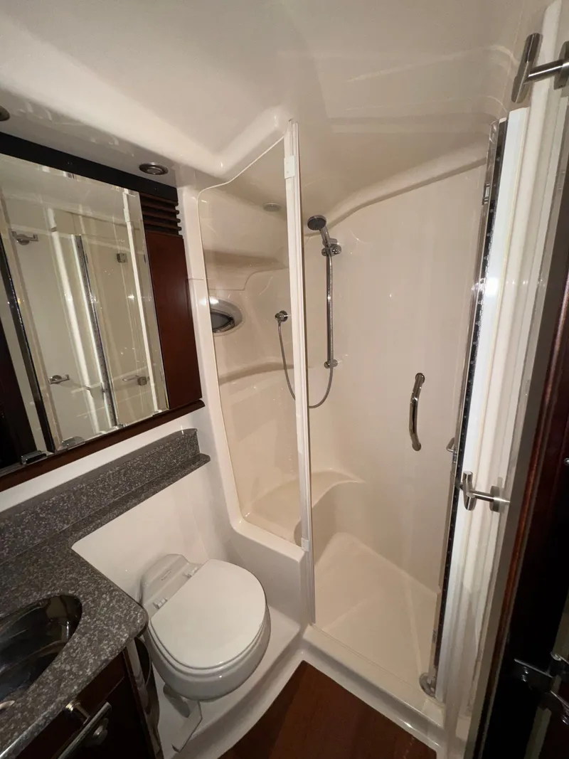 Slide: The Image of Sea Ray 500 Sedan Bridge 2005 - 27