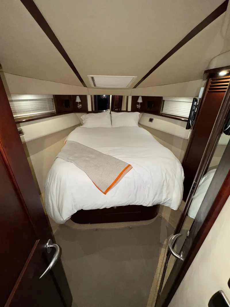 Slide: The Image of Sea Ray 500 Sedan Bridge 2005 - 28