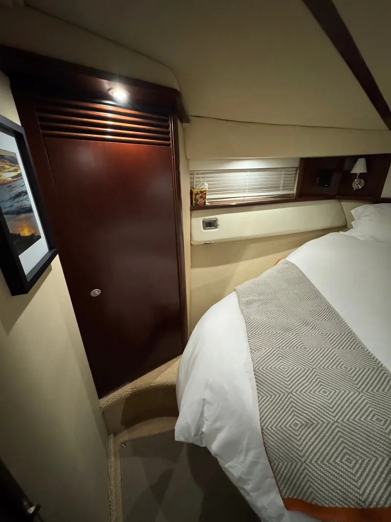 Slide: The Image of Sea Ray 500 Sedan Bridge 2005 - 30