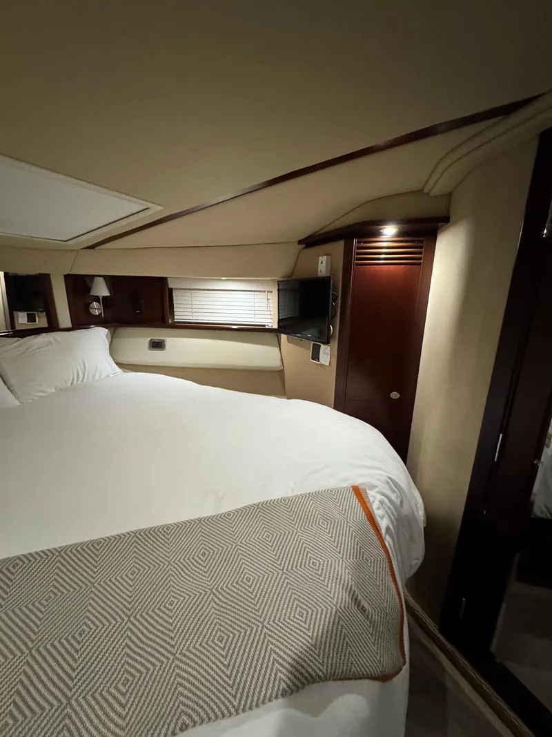 Slide: The Image of Sea Ray 500 Sedan Bridge 2005 - 31