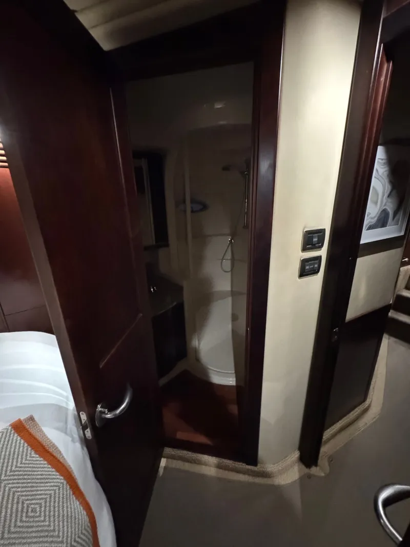 Slide: The Image of Sea Ray 500 Sedan Bridge 2005 - 32