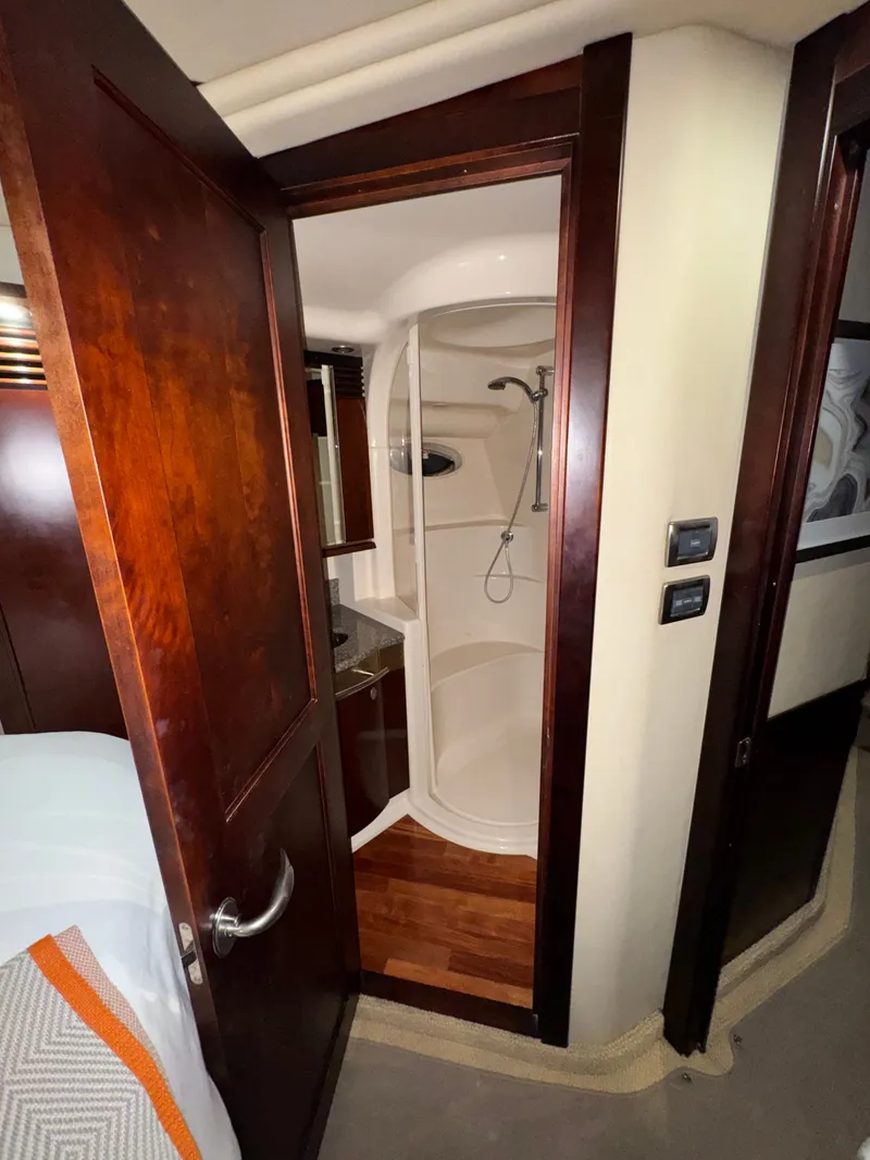 Slide: The Image of Sea Ray 500 Sedan Bridge 2005 - 33