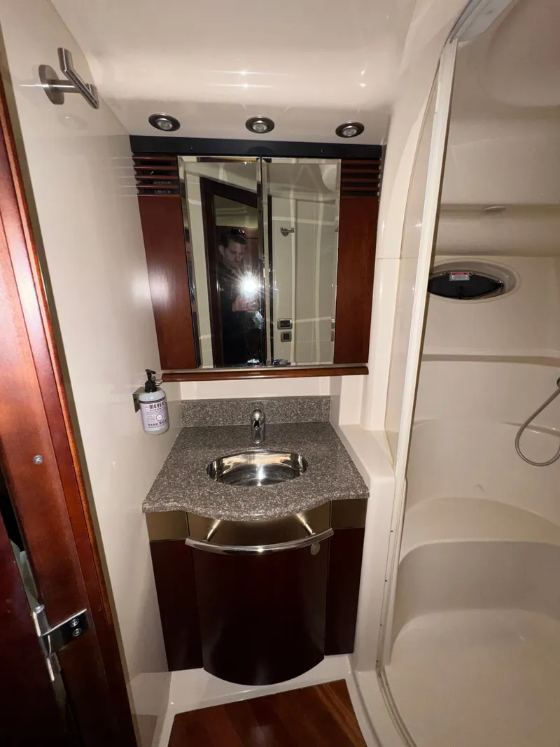 Slide: The Image of Sea Ray 500 Sedan Bridge 2005 - 34