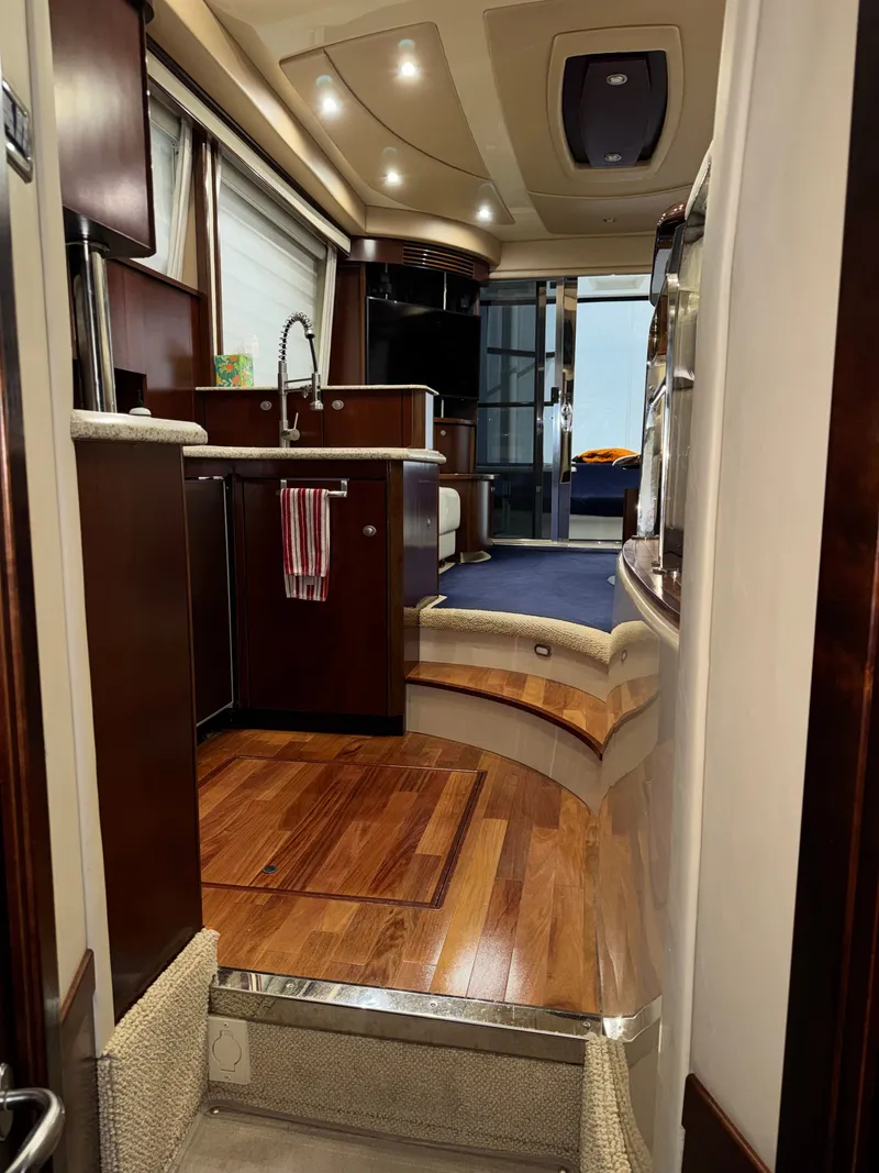 Slide: The Image of Sea Ray 500 Sedan Bridge 2005 - 36