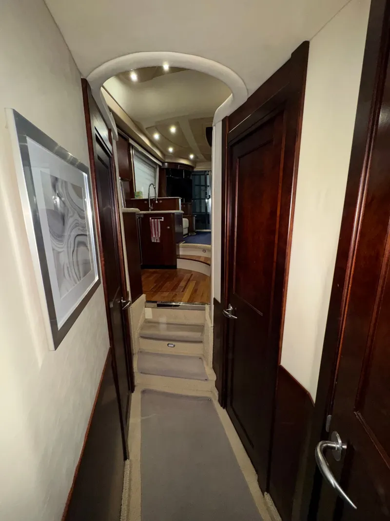 Slide: The Image of Sea Ray 500 Sedan Bridge 2005 - 37