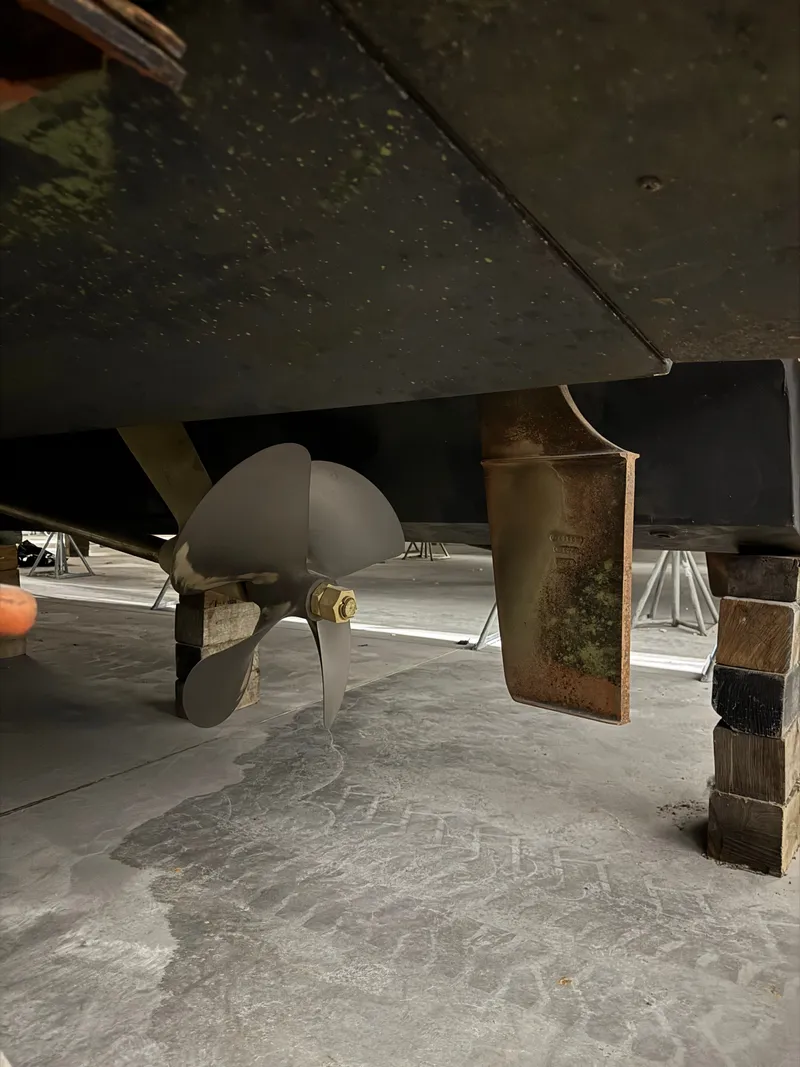 Slide: The Image of Sea Ray 500 Sedan Bridge 2005 - 41