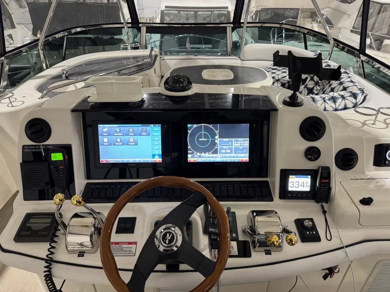 Slide: The Image of Sea Ray 500 Sedan Bridge 2005 - 42