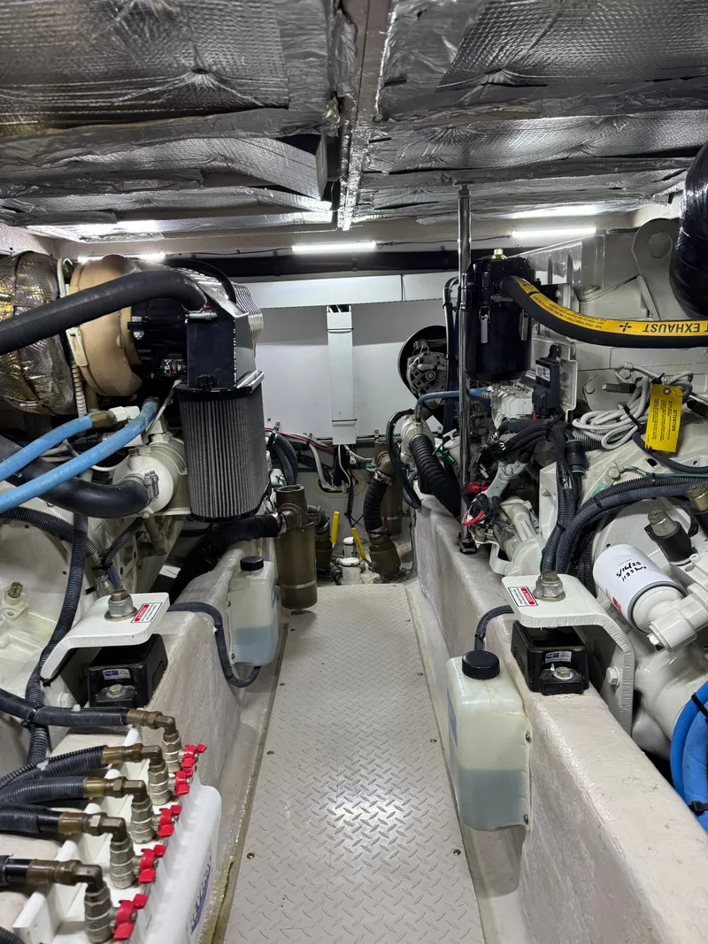 Slide: The Image of Sea Ray 500 Sedan Bridge 2005 - 46