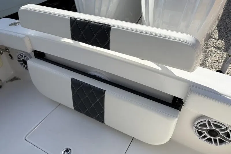 Slide: The Image of Stuart 27 boat seat with padded design, model year 2025. - 17
