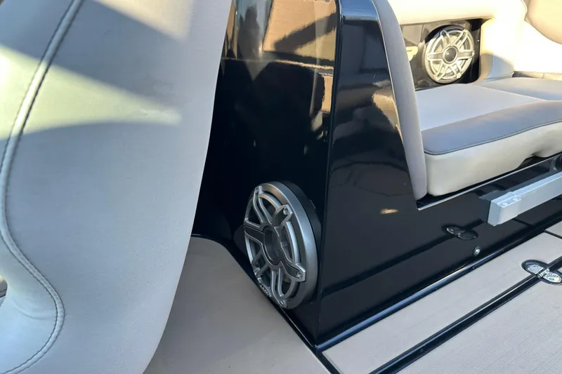 Slide: The Image of MB F22 Tomcat Alpha 2022 - 9