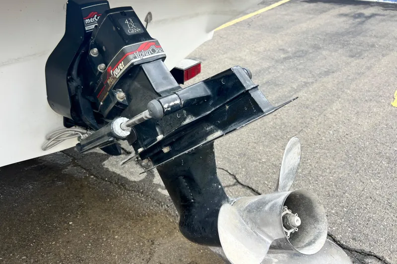 Slide: The Image of Sea Ray 190 Bow Rider 1996 - 12