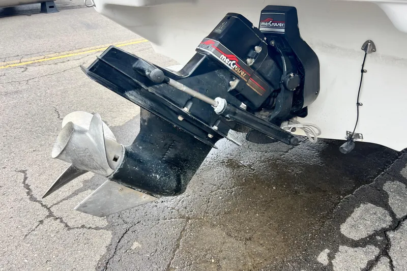 Slide: The Image of Sea Ray 190 Bow Rider 1996 - 13