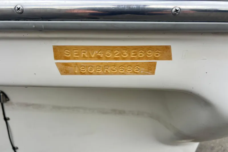 Slide: The Image of Sea Ray 190 Bow Rider 1996 - 14