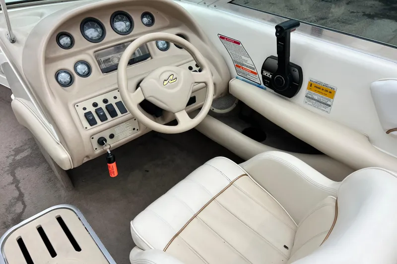 Slide: The Image of Sea Ray 190 Bow Rider 1996 - 16