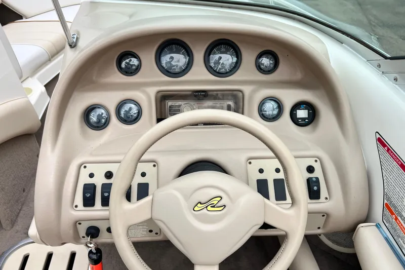 Slide: The Image of Sea Ray 190 Bow Rider 1996 - 17