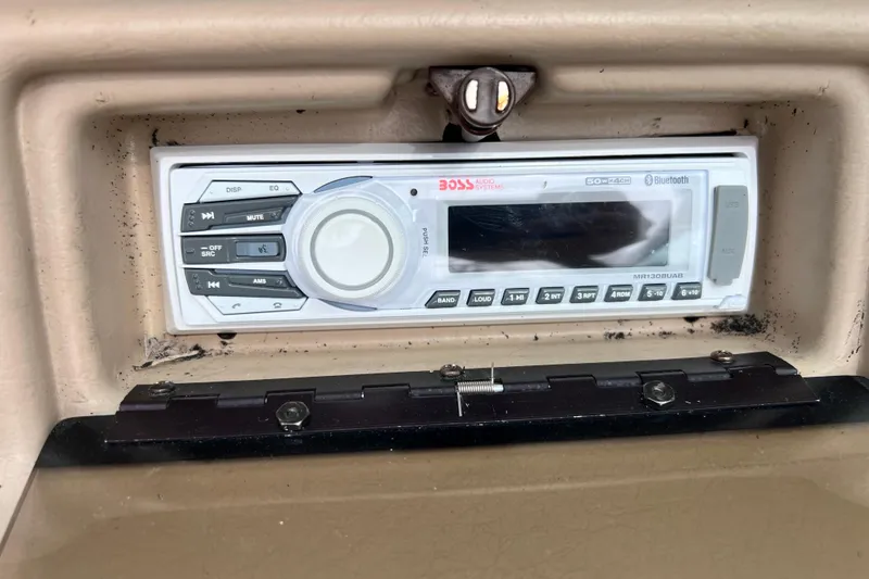 Slide: The Image of Sea Ray 190 Bow Rider 1996 - 19