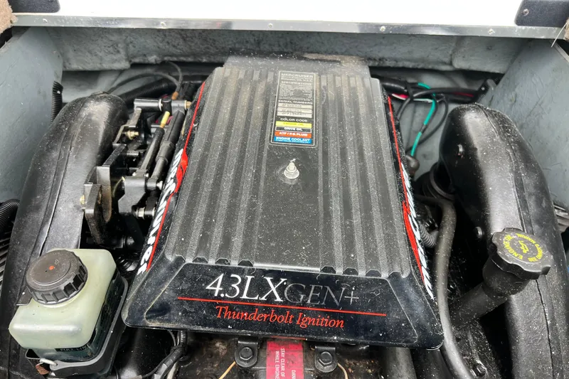 Slide: The Image of Sea Ray 190 Bow Rider 1996 - 21