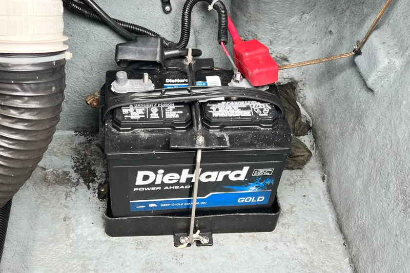 Slide: The Image of Sea Ray 190 Bow Rider 1996 - 23