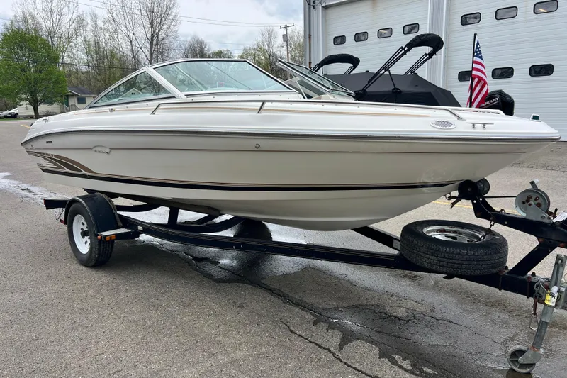 Slide: The Image of Sea Ray 190 Bow Rider 1996 - 5