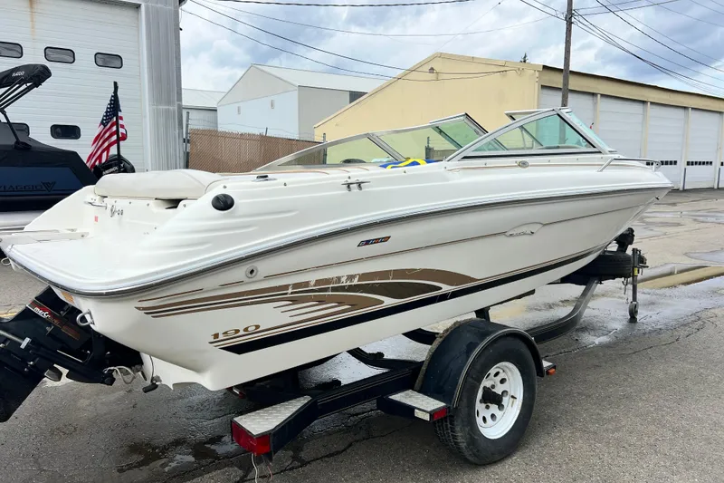 Slide: The Image of Sea Ray 190 Bow Rider 1996 - 6