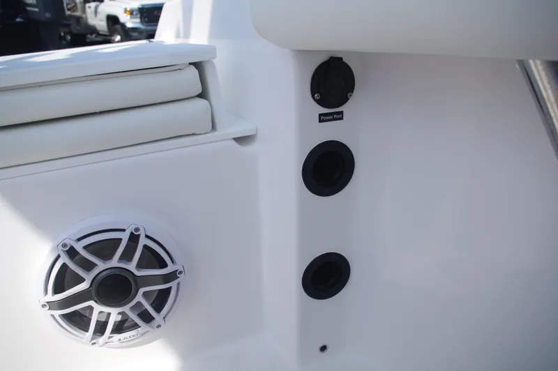 Slide: The Image of Speaker and ports on Everglades 235 Center Console 2023. - 11