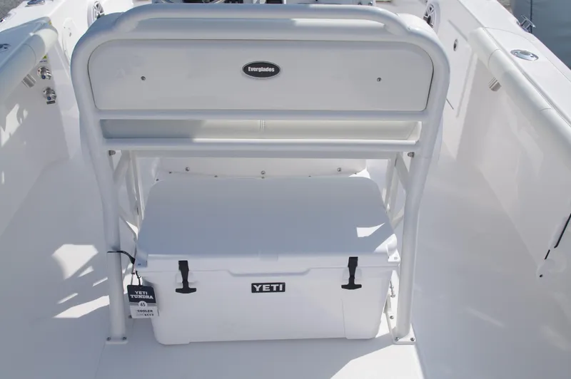 Slide: The Image of Everglades 235 Center Console 2023 with Yeti cooler on deck. - 18