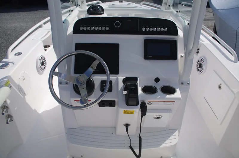 Slide: The Image of Helm of Everglades 235 Center Console boat, 2023 model. - 26