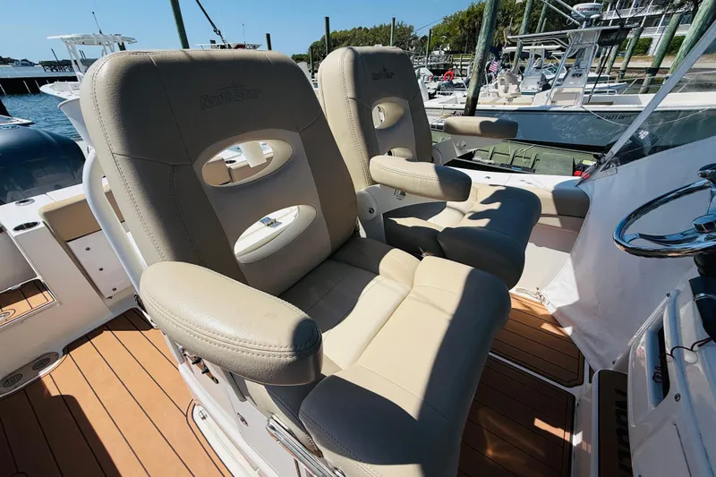 Slide: The Image of NauticStar 28 XS 2021 boat seats in cockpit area. - 5