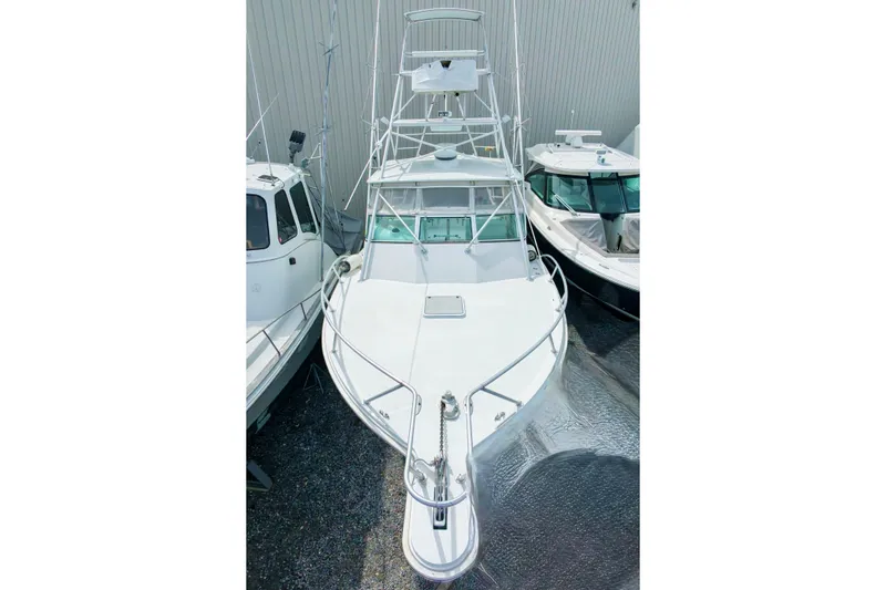 Slide: The Image of 2004 Topaz 32 Express bow view - 3