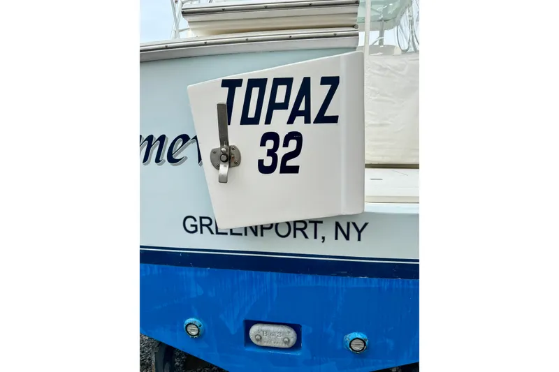 Slide: The Image of 2004 Topaz 32 Express boat - 8