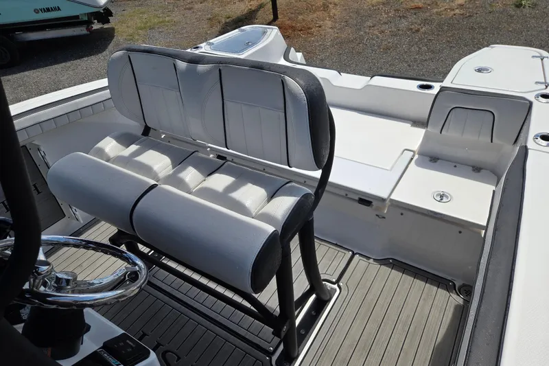 Slide: The Image of Interior of 2023 Yamaha Boats 255 FSH Sport E with seating. - 12
